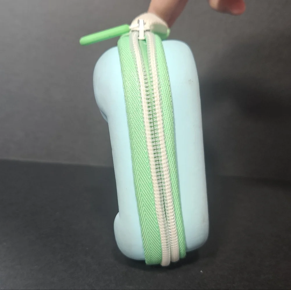 Animal Crossing Themed Carrying Case - Picture 6 of 7